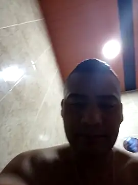 Snapshot of EISONREINA11 chatting on 10.27.25 EISONREINA11 online show from 10.27.25