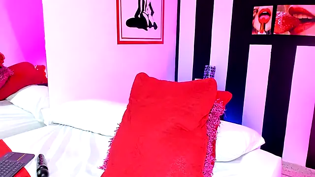 Snapshot of YeminaLeman chatting on 02.01.25 YeminaLeman online show from 02.01.25