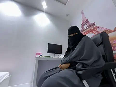 Snapshot of Submissive_Arab chatting on 02.15.25 Submissive Arab online show from 02.15.25