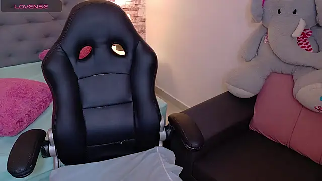 Snapshot of tamara_colliins_ chatting on 10.01.25 tamara colliins  online show from 10.01.25