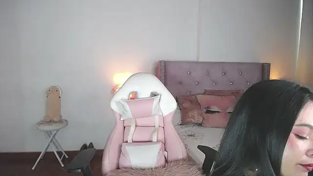Snapshot of destinysweet21 chatting on 02.21.25 destinysweet21 online show from 02.21.25