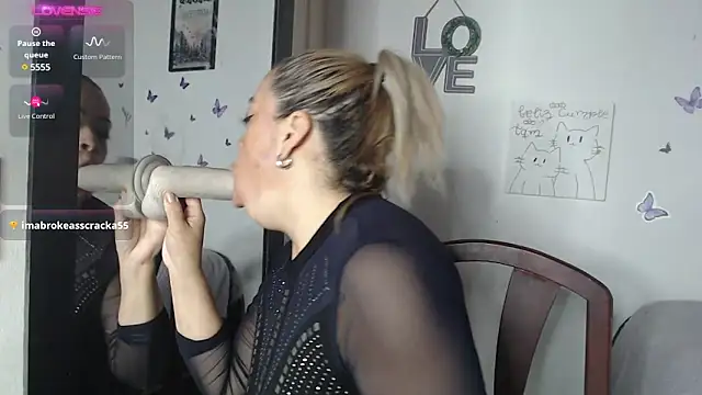 Snapshot of LIila28six chatting on 02.14.25 LIila28six online show from 02.14.25