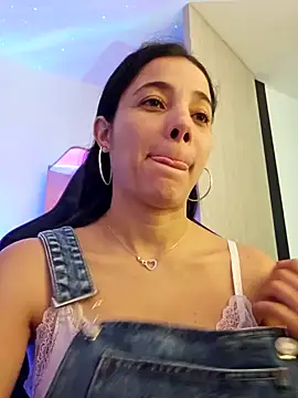 Snapshot of miaeyes chatting on 01.04.25 miaeyes online show from 01.04.25