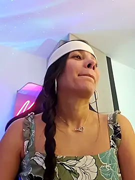 Snapshot of miaeyes chatting on 01.20.25 miaeyes online show from 01.20.25