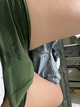 Snapshot of elvis0966 chatting on 02.01.25 elvis0966 online show from 02.01.25