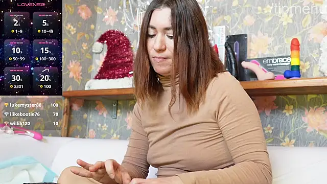 Snapshot of SophieBush chatting on 02.23.25 SophieBush online show from 02.23.25