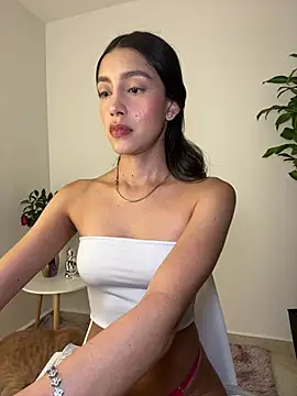 Snapshot of SelenaStone chatting on 02.24.25 SelenaStone online show from 02.24.25