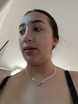 Snapshot of Hannahoff chatting on 01.12.25 Hannahoff online show from 01.12.25