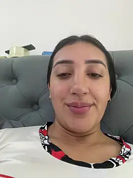 Snapshot of Hannahoff chatting on 02.08.25 Hannahoff online show from 02.08.25