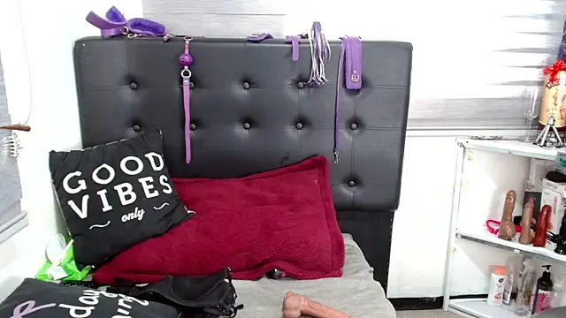 Snapshot of VIOLETTA-HOT chatting on 01.21.25 VIOLETTA-HOT online show from 01.21.25