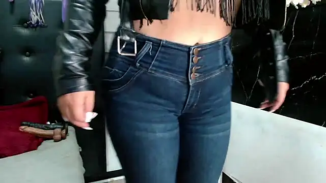 Snapshot of VIOLETTA-HOT chatting on 02.25.25 VIOLETTA-HOT online show from 02.25.25