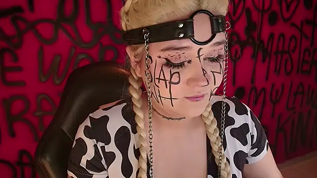 Snapshot of Laura_takint chatting on 12.08.24 Laura takint online show from 12.08.24