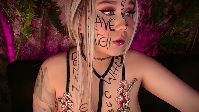 Snapshot of Laura_takint chatting on 12.19.24 Laura takint online show from 12.19.24