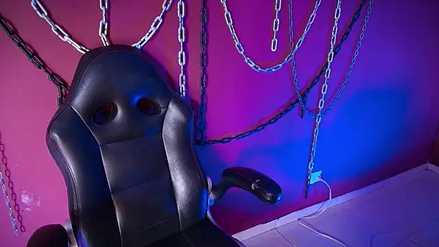 Snapshot of Laura_takint chatting on 12.31.24 Laura takint online show from 12.31.24