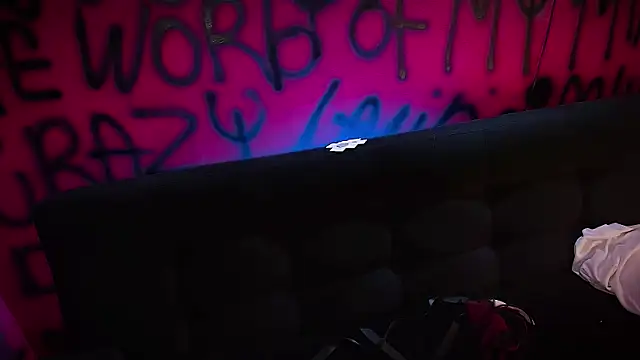 Snapshot of Laura_takint chatting on 02.04.25 Laura takint online show from 02.04.25