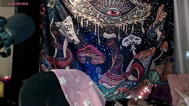 Snapshot of Hannah-Valhalla chatting on 10.31.25 Hannah-Valhalla online show from 10.31.25