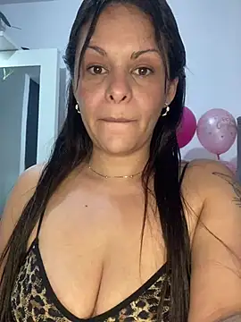 Snapshot of Kataliina chatting on 03.18.25 Kataliina online show from 03.18.25