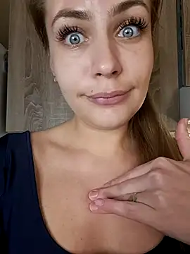 Snapshot of Keli_Jessi chatting on 01.21.25 Keli Jessi online show from 01.21.25