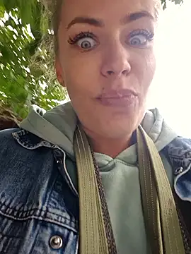 Snapshot of Keli_Jessi chatting on 09.25.25 Keli Jessi online show from 09.25.25