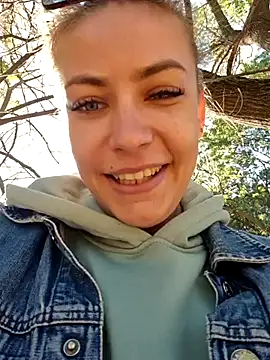 Snapshot of Keli_Jessi chatting on 09.28.25 Keli Jessi online show from 09.28.25