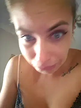 Snapshot of Keli_Jessi chatting on 10.14.25 Keli Jessi online show from 10.14.25