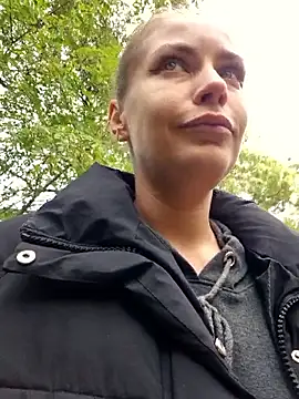 Snapshot of Keli_Jessi chatting on 10.18.25 Keli Jessi online show from 10.18.25