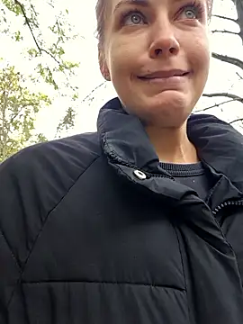 Snapshot of Keli_Jessi chatting on 10.23.25 Keli Jessi online show from 10.23.25