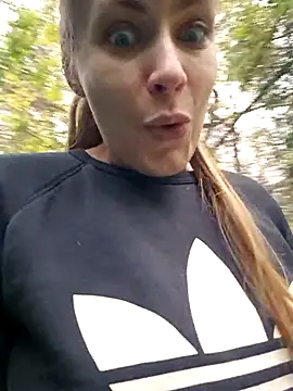 Snapshot of Keli_Jessi chatting on 10.27.25 Keli Jessi online show from 10.27.25