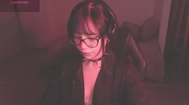 Snapshot of modjo_ chatting on 12.23.24 modjo online show from 12.23.24