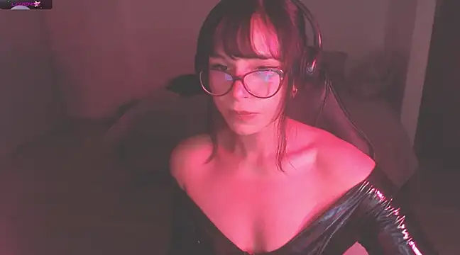 Snapshot of modjo_ chatting on 02.16.25 modjo online show from 02.16.25