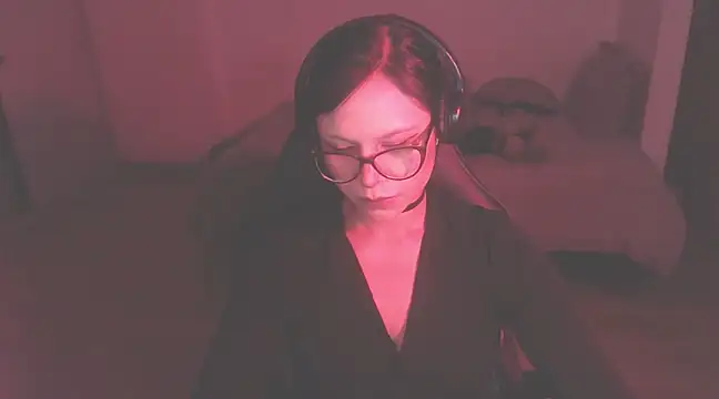 Snapshot of modjo_ chatting on 02.24.25 modjo online show from 02.24.25