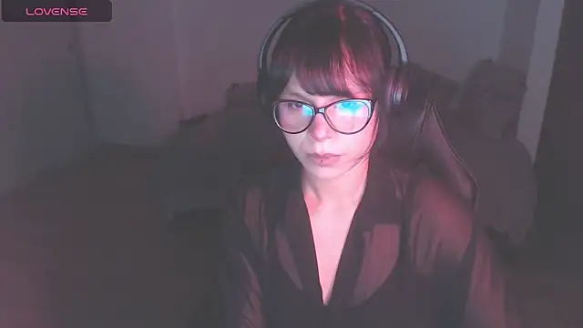 Snapshot of modjo_ chatting on 09.24.25 modjo online show from 09.24.25