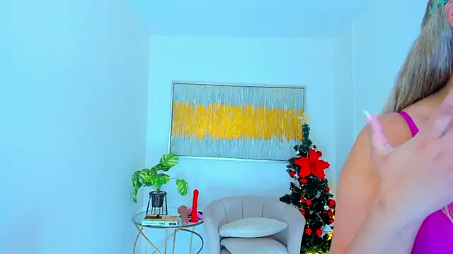 Snapshot of Carlota_peach chatting on 12.28.24 Carlota peach online show from 12.28.24