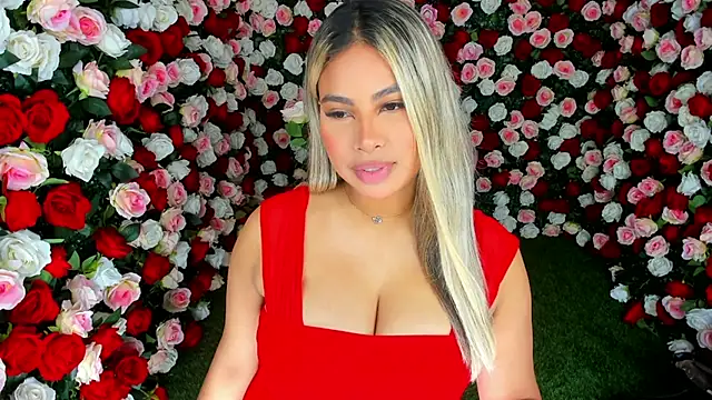 Snapshot of Carlota_peach chatting on 02.15.25 Carlota peach online show from 02.15.25