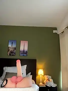 Snapshot of Antonellachic73 chatting on 02.19.25 Antonellachic73 online show from 02.19.25