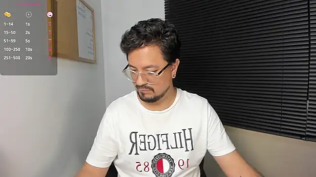 Snapshot of DaviidEvans_ chatting on 12.11.24 DaviidEvans  online show from 12.11.24
