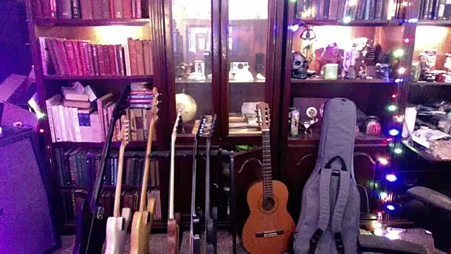 Snapshot of BeardedBear999 chatting on 09.08.25 BeardedBear999 online show from 09.08.25