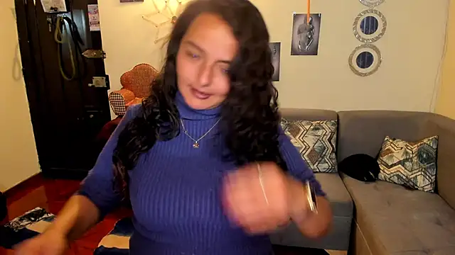 Snapshot of emma_luxy chatting on 03.04.25 emma luxy online show from 03.04.25