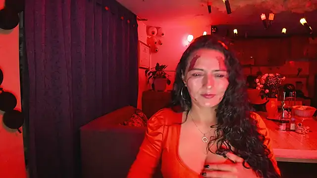 Snapshot of emma_luxy chatting on 11.02.25 emma luxy online show from 11.02.25