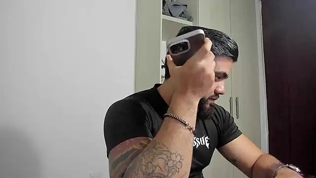 Snapshot of _Coddygold_ chatting on 10.28.25  Coddygold  online show from 10.28.25