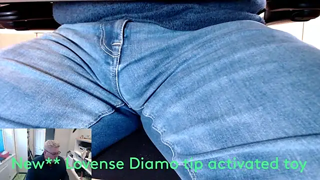 Snapshot of RicRockhard chatting on 01.12.25 RicRockhard online show from 01.12.25