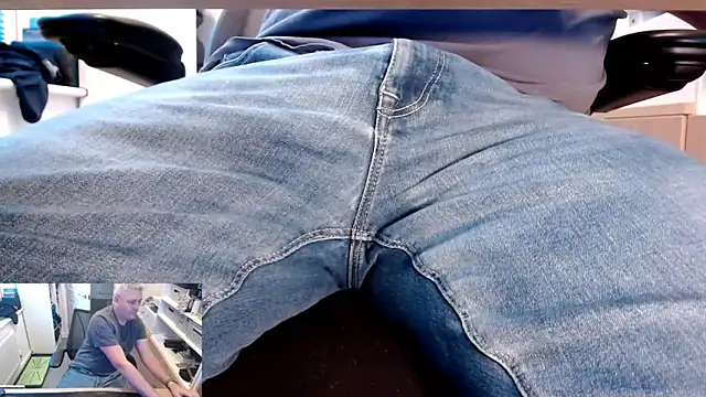 Snapshot of RicRockhard chatting on 10.09.25 RicRockhard online show from 10.09.25