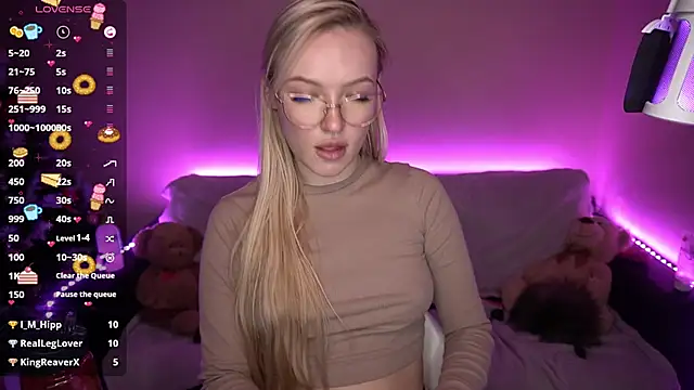 Snapshot of AmandaFiree chatting on 12.30.24 AmandaFiree online show from 12.30.24