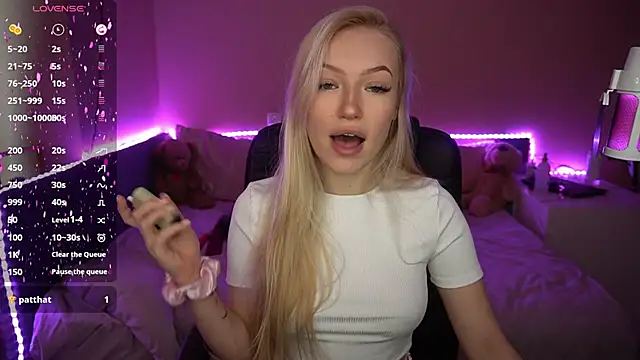 Snapshot of AmandaFiree chatting on 02.24.25 AmandaFiree online show from 02.24.25