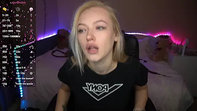 Snapshot of AmandaFiree chatting on 10.08.25 AmandaFiree online show from 10.08.25