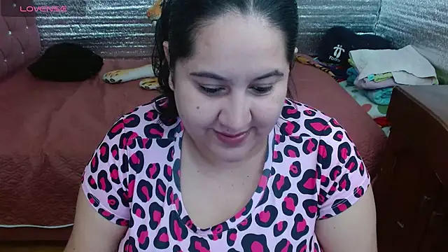 Snapshot of EMILY-NESSA chatting on 09.23.25 EMILY-NESSA online show from 09.23.25