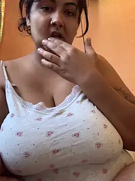 Snapshot of Madsion23 chatting on 12.08.24 Madsion23 online show from 12.08.24