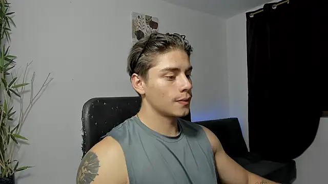 Snapshot of Giordano_Russo chatting on 12.17.24 Giordano Russo online show from 12.17.24