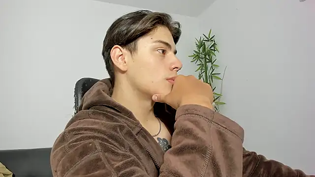 Snapshot of Giordano_Russo chatting on 03.19.25 Giordano Russo online show from 03.19.25