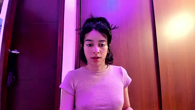 Snapshot of _Lunnaa_ chatting on 12.21.24  Lunnaa  online show from 12.21.24